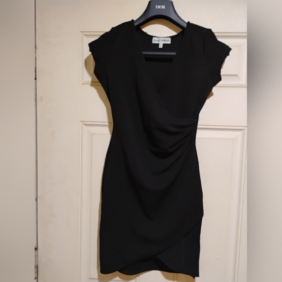 Almost Famous Size Medium Black Mini Dress - Picture 1 of 10